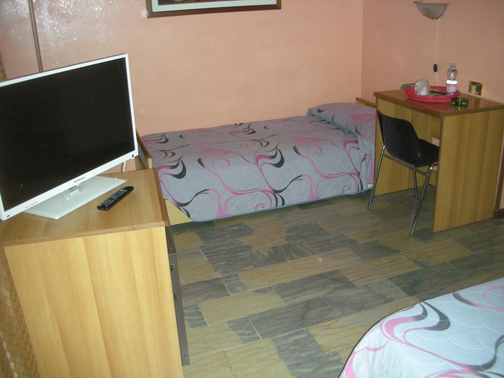 Hotel Total Pisogne Quarto foto
